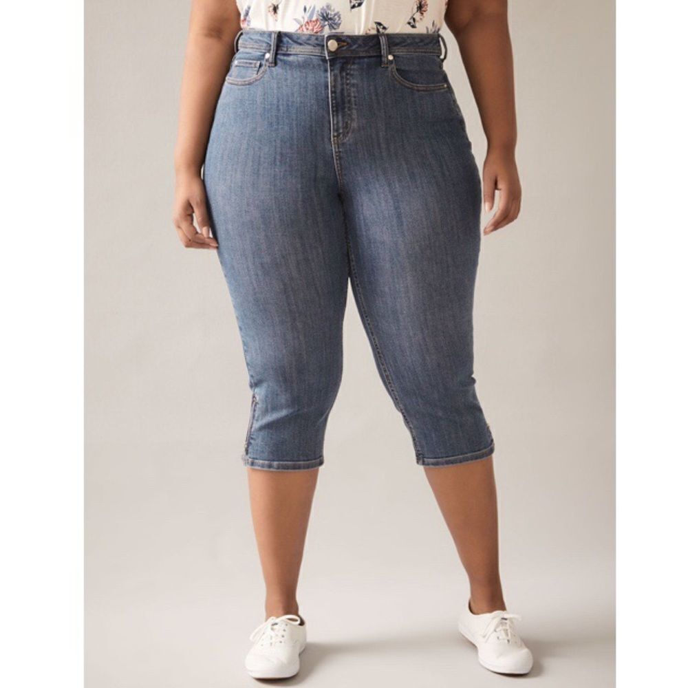 PENNINGTON’S Curvy Fit, Straight-Leg Blue Denim Capri - In Every Story Size 14